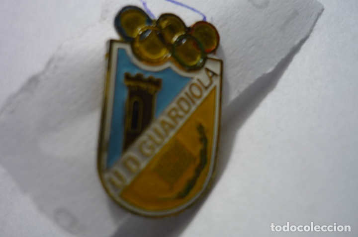 Coleccionismo deportivo: pin futbol ud guardiola