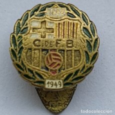 Coleccionismo deportivo: INSIGNIA DE SOLAPA CLUB DE FUTBOL BARCELONA 50 ANIVERSARIO 1899 1949 CATALUNYA INSIGNIAS OJAL BROCHE. Lote 168160020