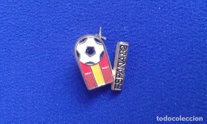 Coleccionismo deportivo: PIN ESPA&Ntilde;A 82 - Foto 2
