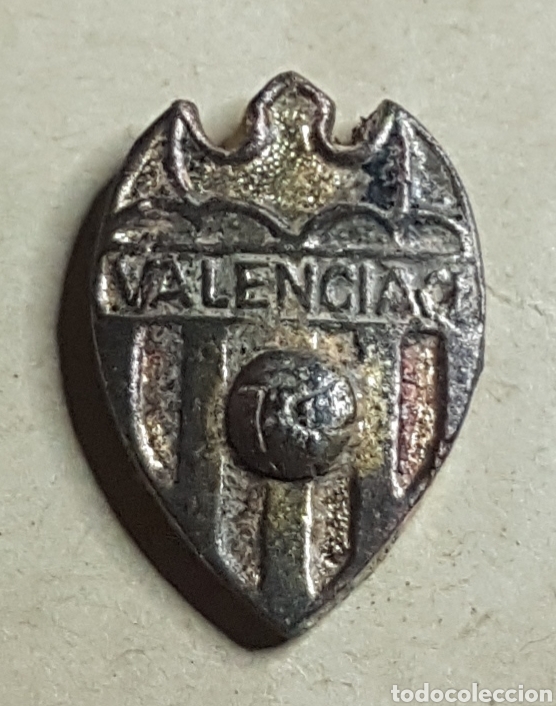 Colecionismo desportivo: Antigua insignia emblema Valencia Club futbol