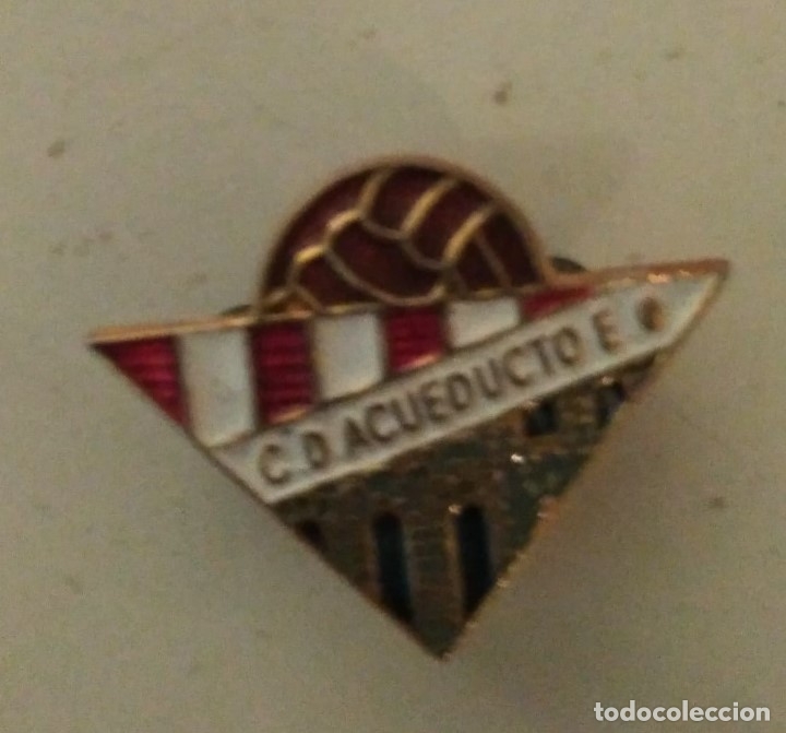 Coleccionismo deportivo: SEGOVIA ALFILER CD Acueducto - Foto 1