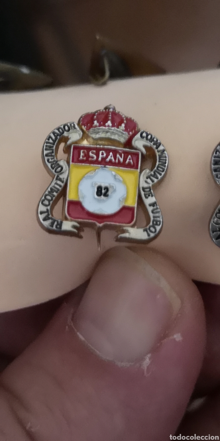 Coleccionismo deportivo: Insignia alfiler tipo solapa del Comit&eacute; de Mundial de F&uacute;tbol de 1982