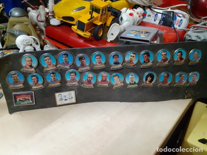 Coleccionismo deportivo: Colecci&oacute;n PINS Plantilla de F.C.Barcelona 1996 / 1997.22 jugadores,entrenador Robson y 2 m&aacute;s.