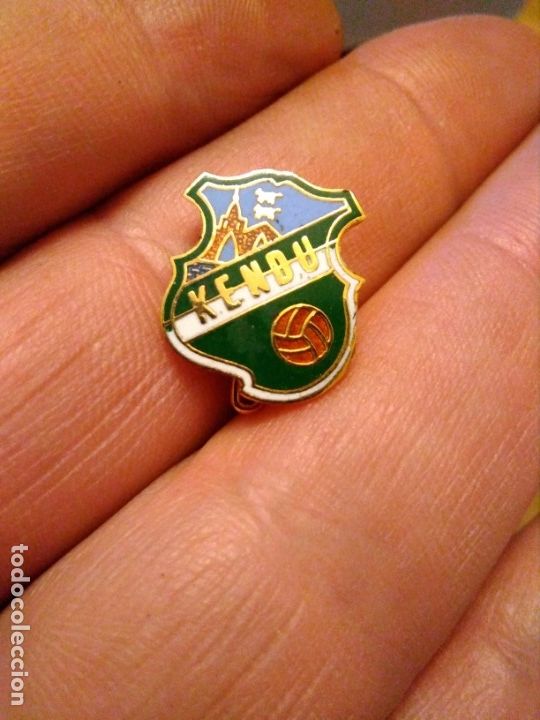 Coleccionismo deportivo: PINS INSIGNIA F&Uacute;TBOL KENDU (Bilbao)