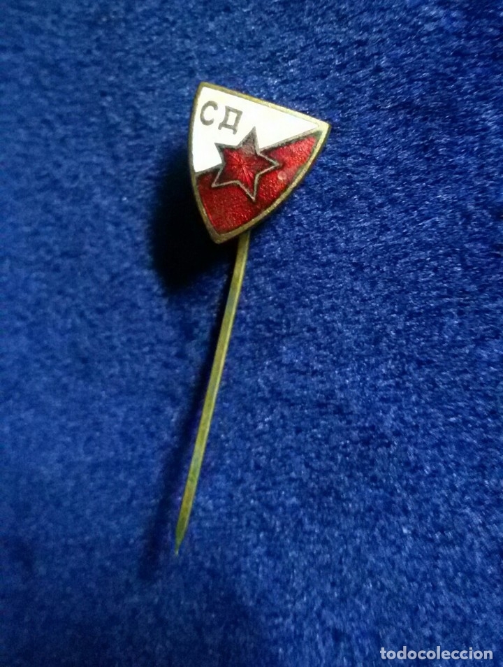 Collectionnisme sportif: Pin/Insignia de alfiler club de f&uacute;tbol Estrella Roja de Belgrado - Serbia - Esmaltado