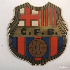 Coleccionismo deportivo: FÚTBOL CLUB BARCELONA. PIN - COLGANTE. EN CARTÓN. MEDIDAS: 8 X 7 CM., (H.1950?)