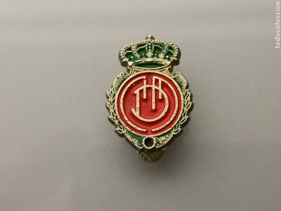 Coleccionismo deportivo: ANTIGUO PIN F&Uacute;TBOL MALLORCA OJAL O SOLAPA