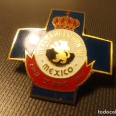 Coleccionismo deportivo: PIN OFICIAL ESMALTADO REAL CLUB ESPAÑA DE MEXICO DF-TROFEO CRUZ DE MAYO 2011. Lote 192378406