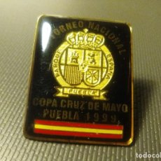 Coleccionismo deportivo: PIN OFICIAL II TORNEO NACIONAL COPA CRUZ DE MAYO PUEBLA MEXICO 1999. Lote 192379041