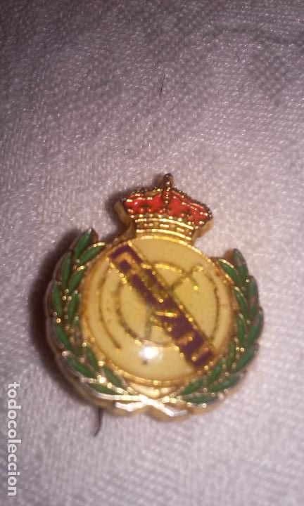 Coleccionismo deportivo: INSIGNIA DE AGUJA LAUREADA DEL REAL MADRID - Foto 1