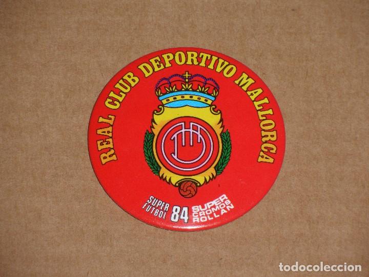 Collezionismo sportivo: /LDS/ CHAPA CON IMPERDIBLE SUPER F&Uacute;TBOL SUPER CROMOS ROLL&Aacute;N 84 R.C.D. MALLORCA