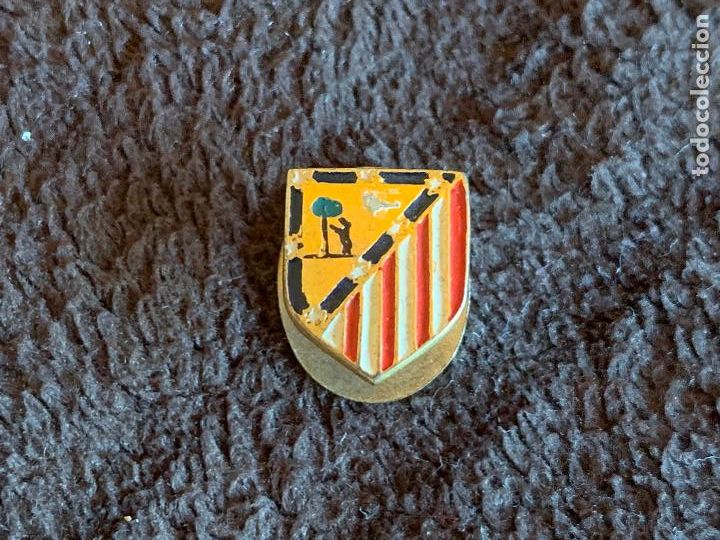 Collezionismo sportivo: PIN ANTIGUO ESCUDO EQUIPO FUTBOL ATLETICO DE MADRID (DE SOLAPA O OJAL A&Ntilde;OS 40/60)
