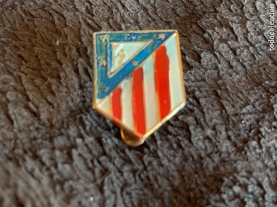 Collezionismo sportivo: PIN ANTIGUO ESCUDO EQUIPO FUTBOL ATLETICO DE MADRID (DE SOLAPA O OJAL )