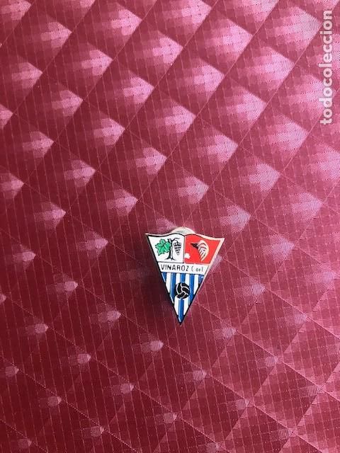 Coleccionismo deportivo: INSIGNIA DE SOLAPA VINAROZ C DE F.