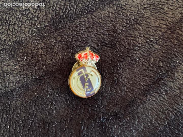Coleccionismo deportivo: PIN ESCUDO EQUIPO DE F&Uacute;TBOL REAL MADRID