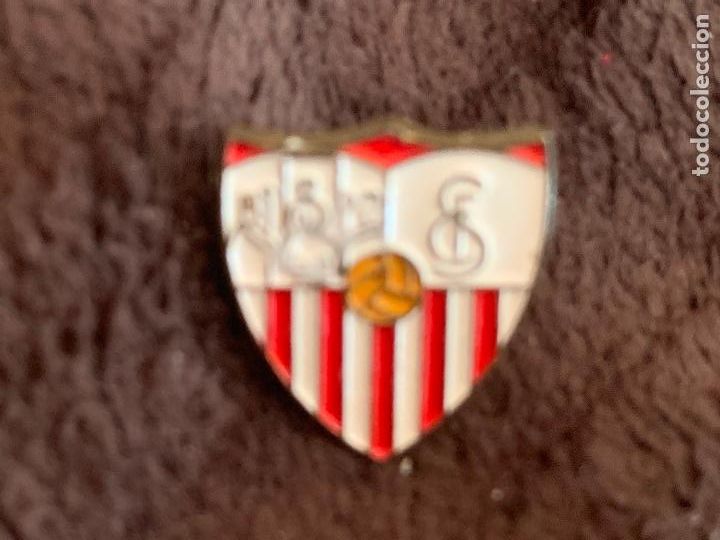 Collezionismo sportivo: Pin escudo equipo espa&ntilde;ol Sevilla club futbol