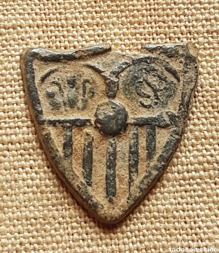 Collectionnisme sportif: Antiguo emblema plomo Sevilla club futbol