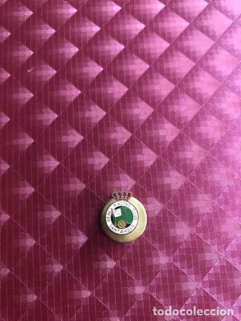 Coleccionismo deportivo: REAL RACING CLUB SANTANDER ANTIGUA INSIGNIA SOLAPA-OJAL -PINS