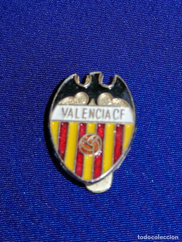 Coleccionismo deportivo: PIN VALENCIA CF- OJAL - Foto 2