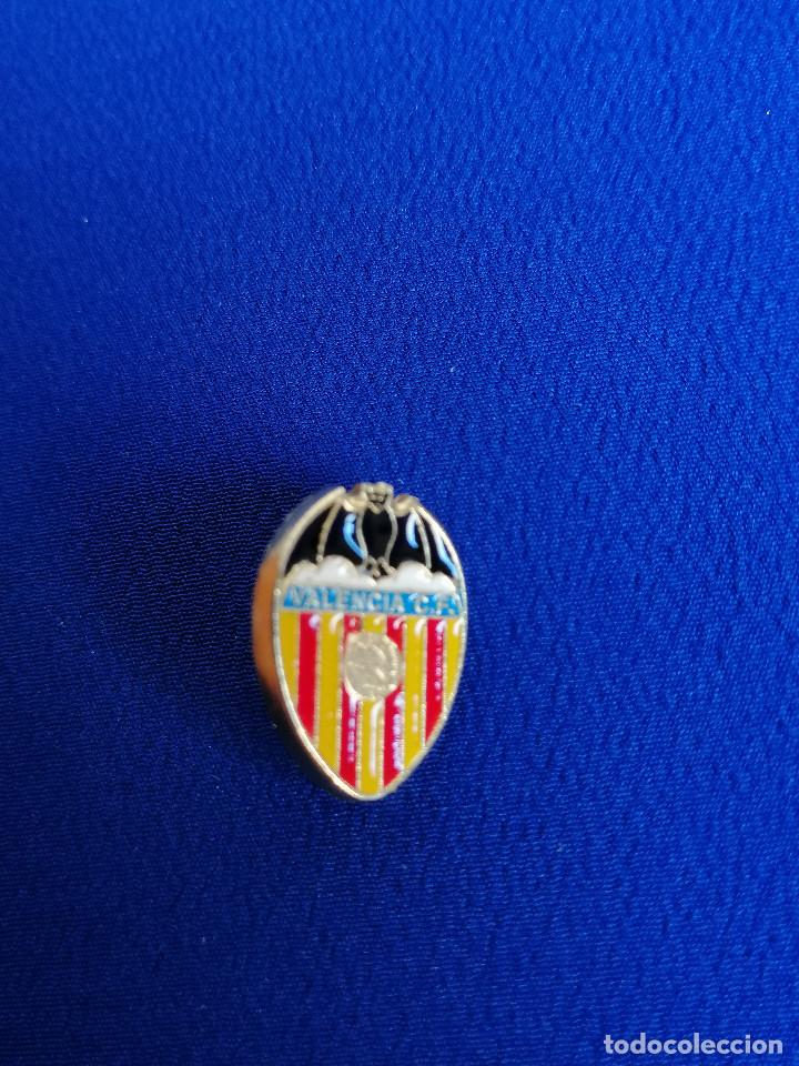 Coleccionismo deportivo: PIN ESCUDO DE VALENCIA - Foto 2
