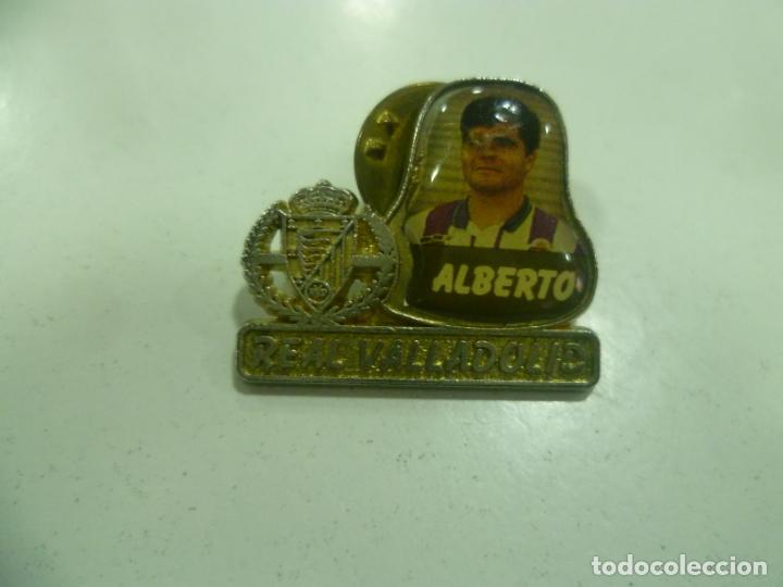 Coleccionismo deportivo: Pin Real Valadolid: Alberto - Foto 1