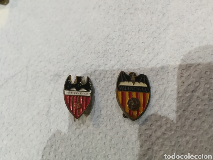 Colecionismo desportivo: Pins ins&iacute;gnia Valencia cf club futbol