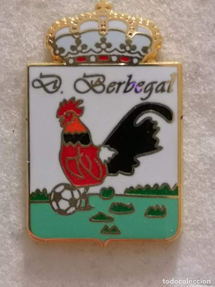 Collezionismo sportivo: PIN FUTBOL - HUESCA - BERBEGAL - D BERBEGAL