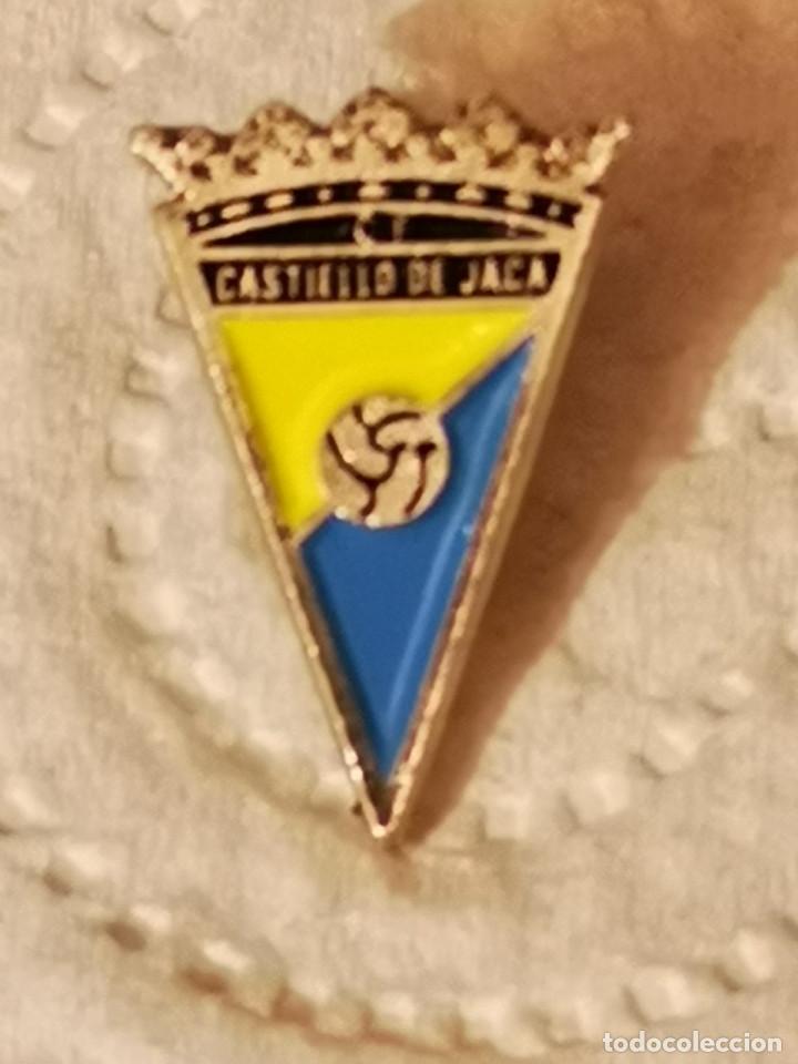 Collezionismo sportivo: PIN FUTBOL - HUESCA - JACA - CF CASTILLO DE JACA