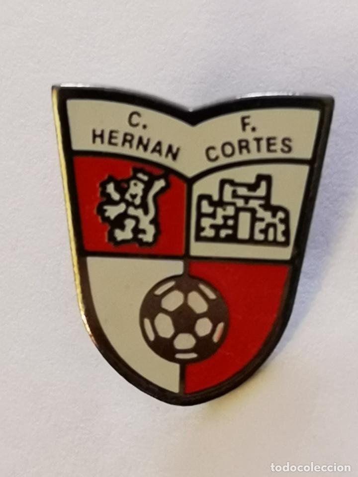 Colecionismo desportivo: PIN FUTBOL - ZARAGOZA - CF HERNAN CORTES - Esmaltado