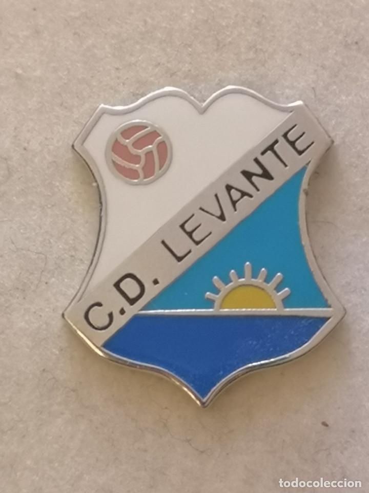 Sammelleidenschaft Sport: PIN FUTBOL - ZARAGOZA - CD LEVANTE