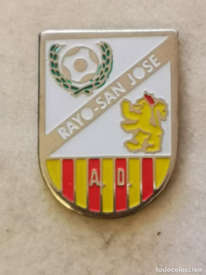 Sammelleidenschaft Sport: PIN FUTBOL - ZARAGOZA - AD RAYO SAN JOSE