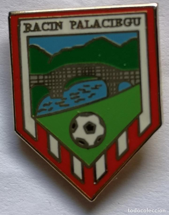 Coleccionismo deportivo: PIN FUTBOL - LEON - PALACIOS DEL SIL - RACIN PALACIEGU