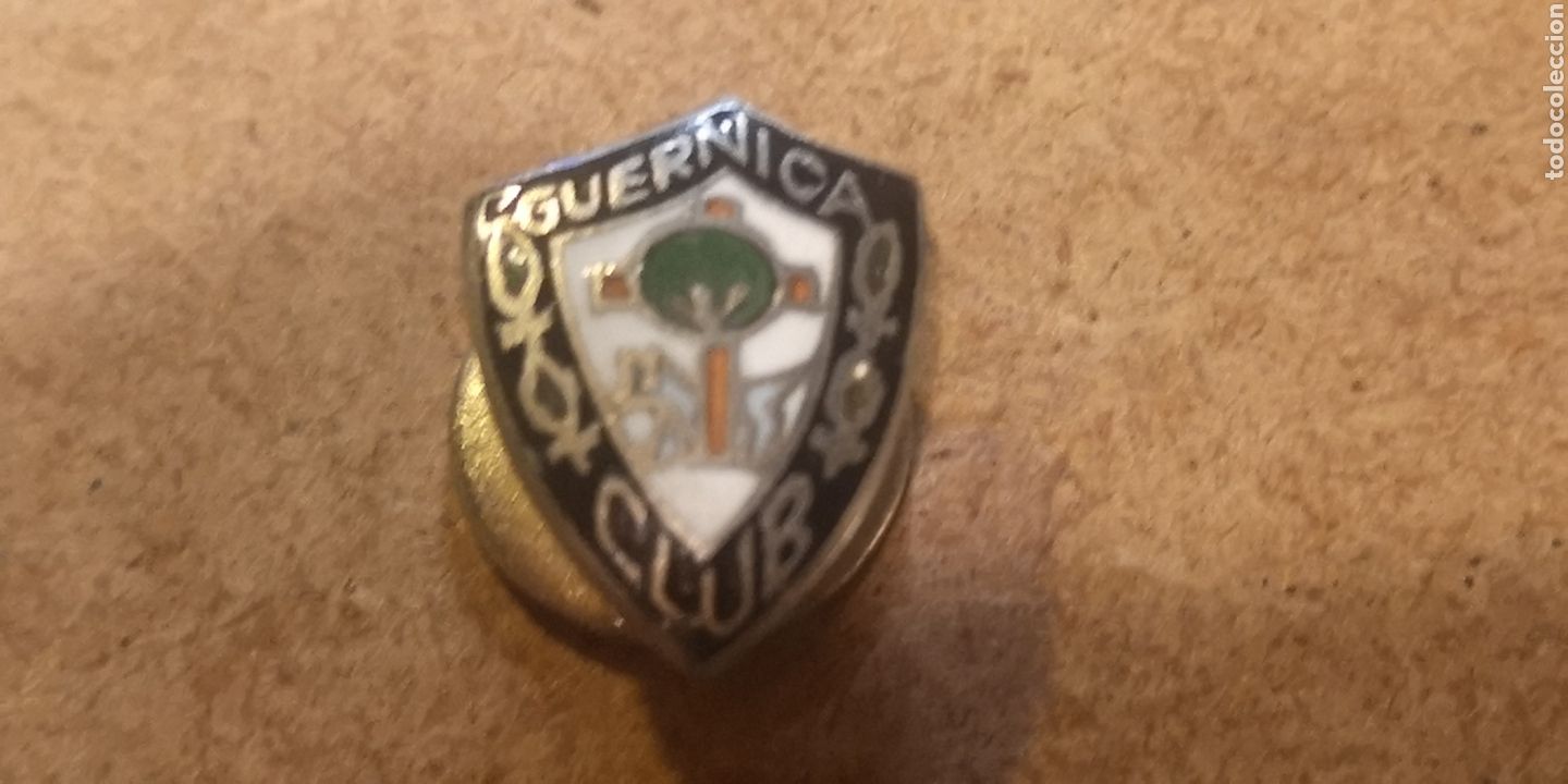 Coleccionismo deportivo: Insignia de solapa del Gernika club, f&uacute;tbol