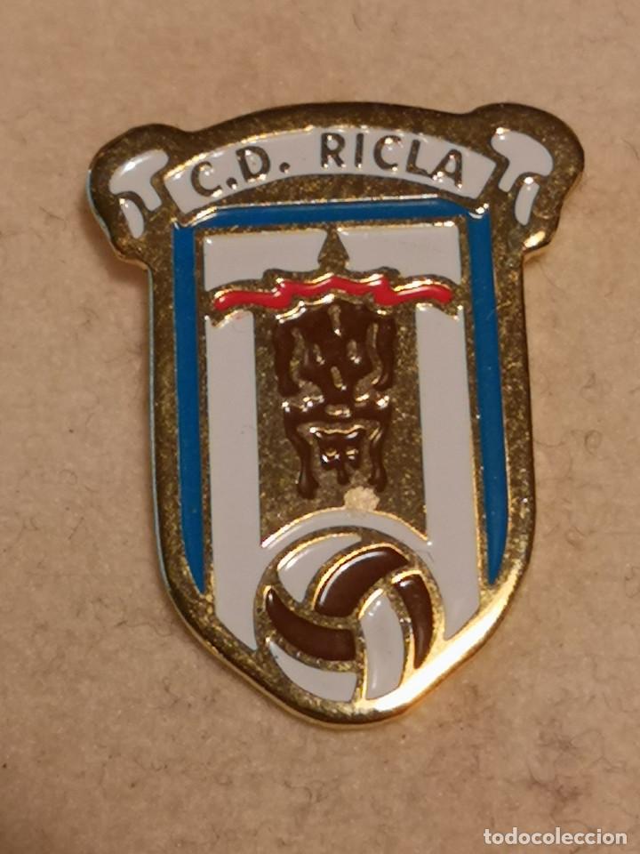 Coleccionismo deportivo: PIN FUTBOL - ZARAGOZA - RICLA - CD RICLA