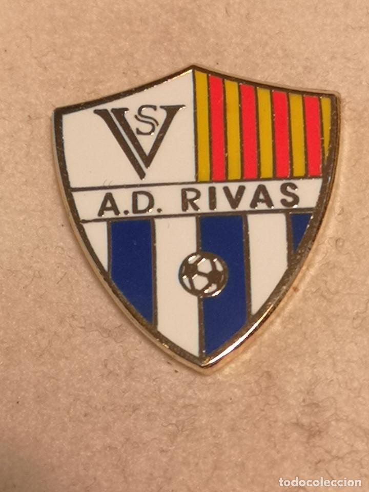 Coleccionismo deportivo: PIN FUTBOL - ZARAGOZA - RIVAS - AD RIVAS