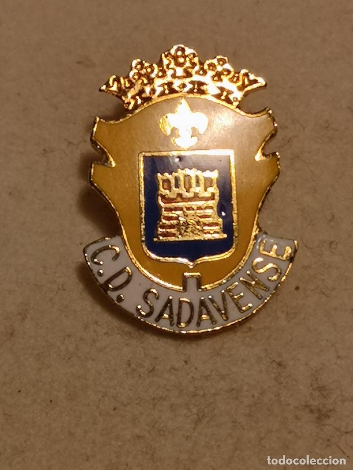 Coleccionismo deportivo: PIN FUTBOL - ZARAGOZA - SADABA - CD SADAVENSE