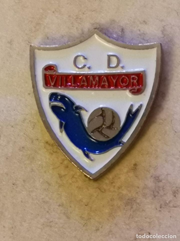 Coleccionismo deportivo: PIN FUTBOL - ZARAGOZA - VILLAMAYOR DE GALLEGO - CD VILLAMAYOR