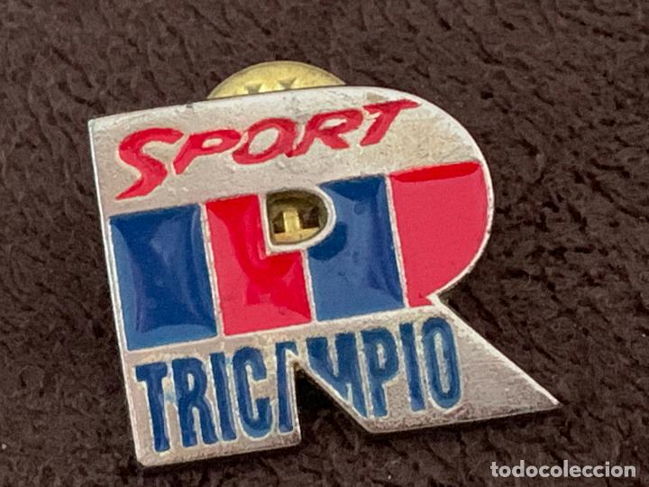 Collezionismo sportivo: PIN DE F&Uacute;TBOL F.C. BARCELONA TRICAMPIO SPORT