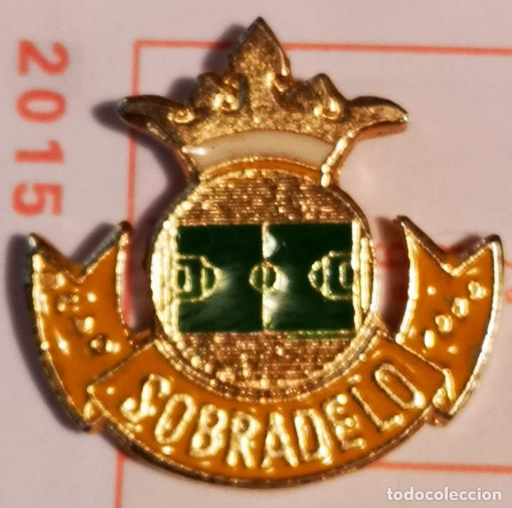Coleccionismo deportivo: PIN FUTBOL - PONTEVEDRA - VILLAGARCIA DE AROSA - SAN SALVADOR DE SOBRADELO - PVO SOBRADELO 1989