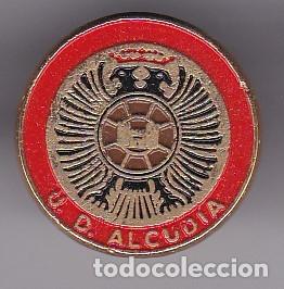 Coleccionismo deportivo: PIN DE FUTBOL DEL CLUB DEPORTIVO ALCUDIA (FOOTBALL) BALEARES