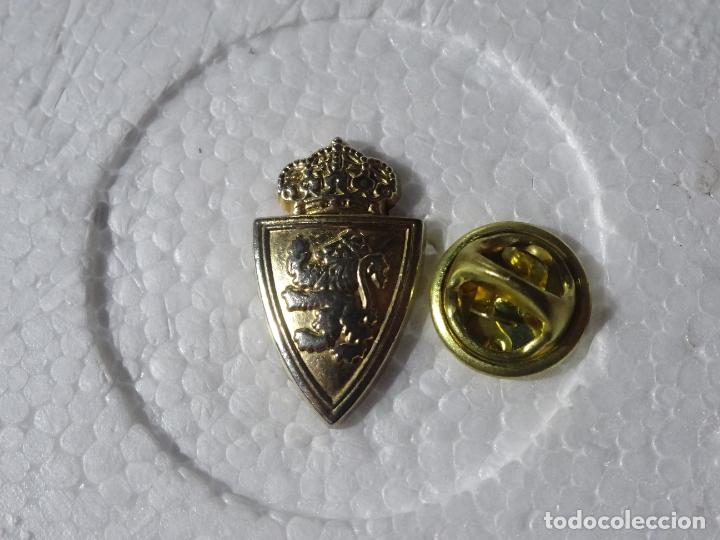 Collectionnisme sportif: PIN DE DEPORTES. REAL ZARAGOZA CF. ESCUDO DEL EQUIPO.BA&Ntilde;O ORO