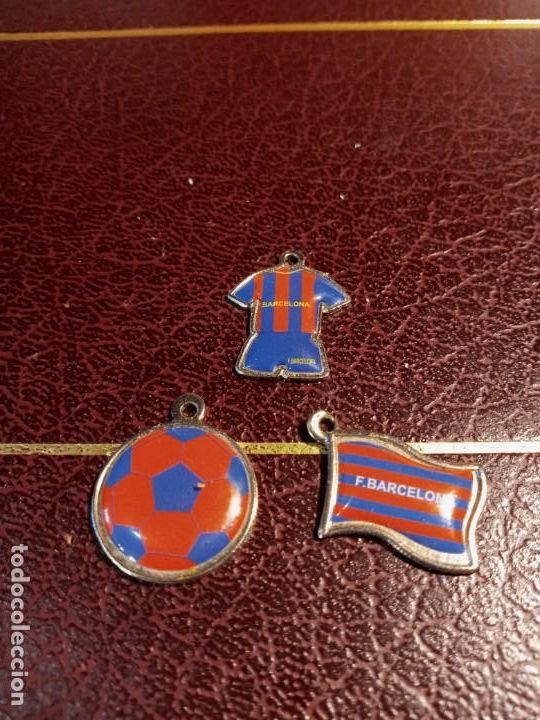 Coleccionismo deportivo: F.C.B - 3 MEDALLITAS . - Foto 2