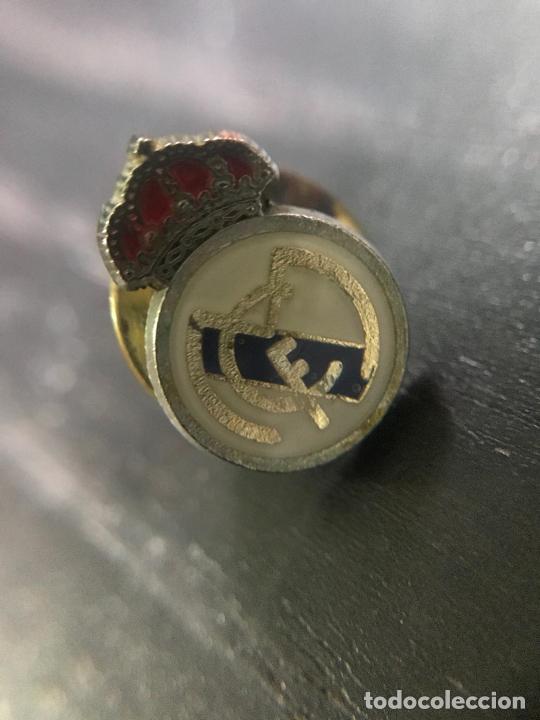 Coleccionismo deportivo: ANTIGUO PIN INSIGNIA REAL MADRID - Foto 1