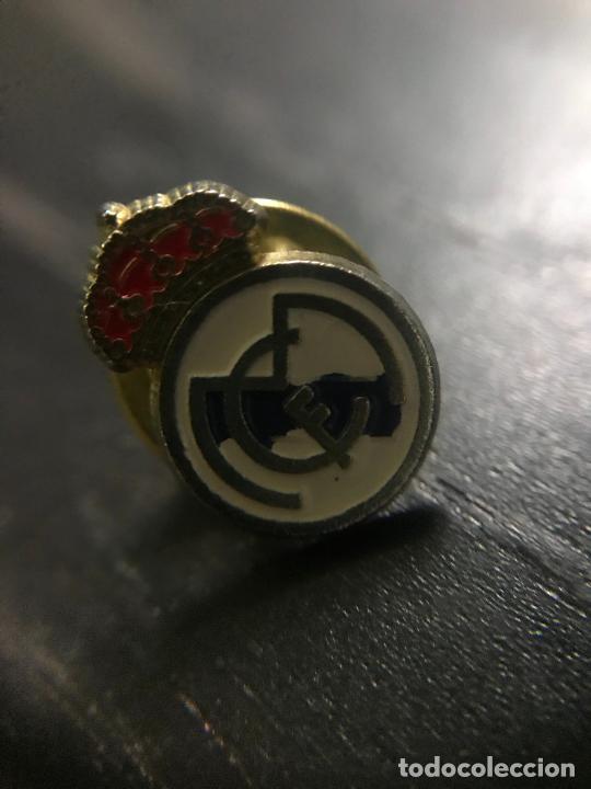 Collezionismo sportivo: ANTIGUO PIN INSIGNIA REAL MADRID
