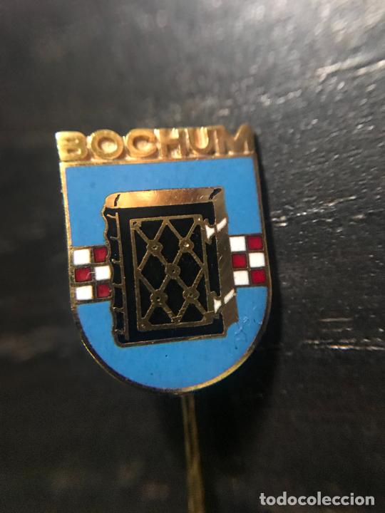 Coleccionismo deportivo: ANTIGUO PIN INSIGNIA DE SOLAPA - Foto 1