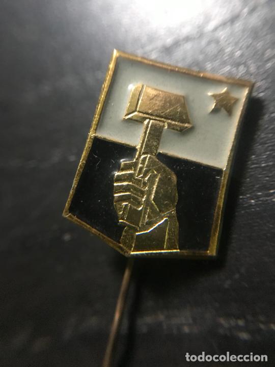 Coleccionismo deportivo: ANTIGUO PIN INSIGNIA DE SOLAPA - Foto 1