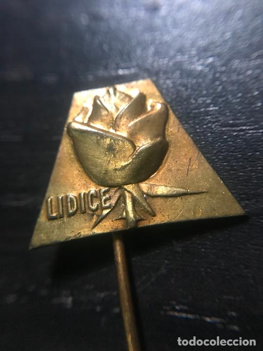 Sports collectibles: ANTIGUO PIN INSIGNIA DE SOLAPA