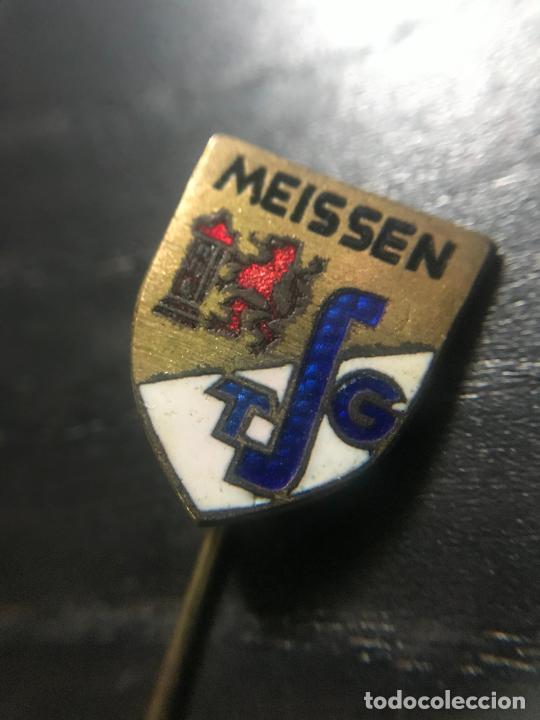 Coleccionismo deportivo: ANTIGUO PIN INSIGNIA DE SOLAPA - Foto 1