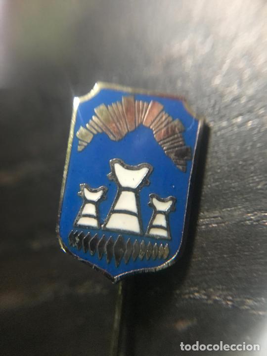 Coleccionismo deportivo: ANTIGUO PIN INSIGNIA DE SOLAPA - Foto 1