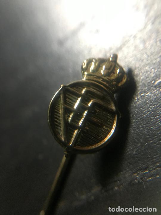 Coleccionismo deportivo: ANTIGUO PIN INSIGNIA DE SOLAPA - Foto 1